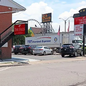 https://the-falls-a-family-lodge.niagara-fallshotels.com