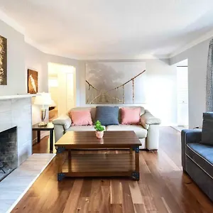 Hébergement de vacances Lovely 10 Minutes To Downtown !!!